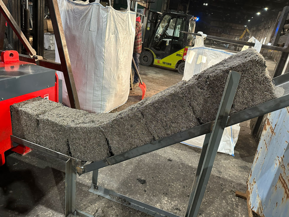 Empacadora de metal autom&aacute;tica estilo tolva